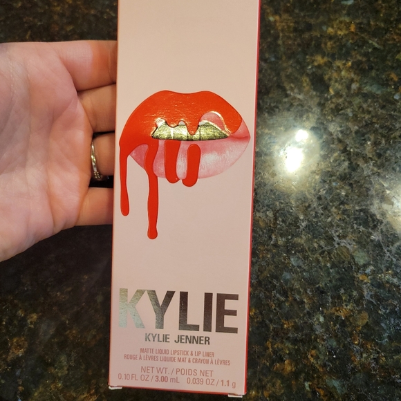 Matte Liquid Lipstick - Pink - Picture 4 of 5